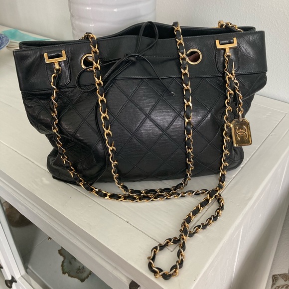 CHANEL Handbags - 😍Vintage CHANEL Shoulder bag Matelasse